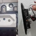 Funcionária encontra microcâmera escondida em banheiro de empresa imagem