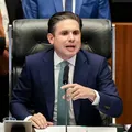 Hugo Motta quer derrubar veto de Lula a projeto que reduz pena de Bolsonaro imagem