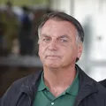 Internado na UTI, Bolsonaro deve pedir novamente prisão domiciliar imagem