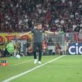 Jair Ventura elogia atuação e vê Vitória "vivíssimo" contra o Flamengo imagem