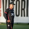 Jair Ventura revela por que reforço argentino não estreou contra o Bahia imagem