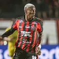 Jair Ventura revela ter preservado Aitor e Anderson Pato após críticas da torcida imagem