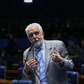 Jaques Wagner ignora críticas após derrota no Senado e confirma liderança imagem