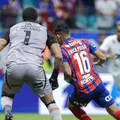 Juiz acertou? Veja o que diz a regra sobre invasão no pênalti do BaVi imagem