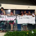 Justiça por Thamires: multidão, protesto e cortejo marcam sepultamento em Salvador imagem