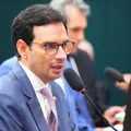 Leo Prates promete renúncia se transição de 10 anos for inclusa na 6x1 imagem