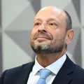 Lula demite presidente do INSS em meio à pressão por redução de fila imagem