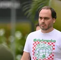 “Mais forte e ativo”: Carlos relata melhora de Bolsonaro na prisão domiciliar imagem