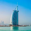 Míssil iraniano atinge o Burj Al Arab, único hotel 7 estrelas do mundo imagem
