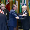 Moraes cede a apelo de Bolsonaro e libera visita de assessor de Trump imagem