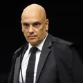Moraes autoriza Carlos e Jair Renan a visitarem Bolsonaro imagem