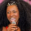 Morre, aos 49 anos, Adriana Araújo, uma das maiores vozes do samba imagem