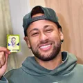 Neymar ganha figurinha dourada exclusiva após convocação; veja preço imagem