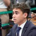 Nikolas Ferreira diz estar “em oração” pela liberdade de Ramagem imagem