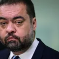Cláudio Castro é alvo de buscas da PF por fraude em licenças ambientais imagem