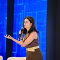 "O setor privado precisa florescer sem depender do Estado", diz Zeina Latif imagem