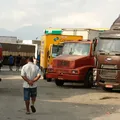 Caminhoneiros fazem manifestação contra a alta dos combustíveis em Salvador imagem