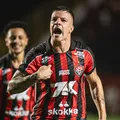 Pega Leão! Vitória mostra força e bate o Galo no Barradão imagem