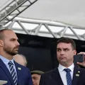 PF suspeita que estadia de Eduardo Bolsonaro nos EUA é bancada por Vorcaro imagem