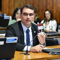 Presidenciáveis atacam relação de Flávio Bolsonaro e Banco Master imagem