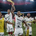 Relembre virada épica do Vitória sobre o Athletico em Curitiba imagem