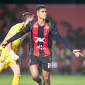 Renê marca, Vitória vence o Inter e segue implacável no Barradão imagem