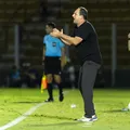 Rogério Ceni pode ser punido por suposta comunicação com auxiliar? Saiba resposta imagem