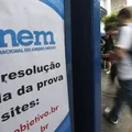 Pedido de isenção da taxa do Enem começa nesta segunda; veja como solicitar imagem