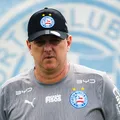 Saiba quem assume o Bahia contra o Flamengo após suspensão de Ceni imagem