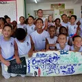 Jovem surfista baiano inicia projeto social; confira imagem