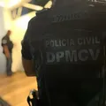 Homem é preso após invadir delegacia durante perseguição a mulher na Bahia imagem