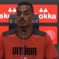 Meia do Vitória sobre duelo contra o Grêmio: "Tabu é para ser quebrado" imagem