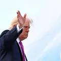 Trump repete Napoleão e Hitler ao tensionar com a Igreja Católica imagem