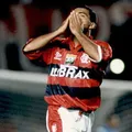 Vitória x Flamengo: relembre o 5 a 0 contra o time de Romário em 1998 imagem