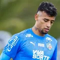 Venda mais cara do Bahia revela que deixou clube para ajudar família imagem