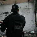 Vereador preso e mãe de Oruam foragida: operação policial no Rio mira CV imagem