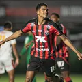 Vitória goleia a Juazeirense e vira líder do seu grupo no Nordestão imagem