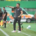 Jair Ventura vê "boa resposta" do Vitória fora de casa após empate imagem