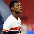 Diretor ironiza rumor de zagueiro do São Paulo: "Notícia de sonhador" imagem