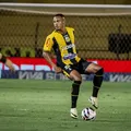 Vitória tentou contratação de zagueiro de time paulista; saiba quem é imagem