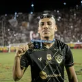 Xodó da torcida do Vitória é anunciado por novo clube; saiba qual imagem