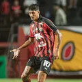 Zé Vitor mira boa sequência e pensa grande: "Olhar pra cima na tabela" imagem
