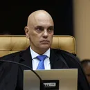Alexandre de Moraes libera visitas de Flávio, nora e netas a Bolsonaro
