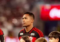 À frente de Juba na Seleção, Alex Sandro é o pior em campo no Barradão