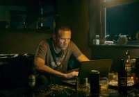 A nova série curta de mistério da Netflix ideal para sua sexta-feira imagem