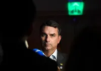 Disputa pelo Pix: Flávio Bolsonaro ataca governo Lula após relatório dos EUA imagem