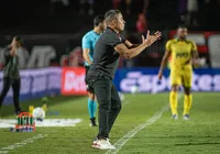 Jair Ventura define prioridade do Vitória após tropeço no Nordestão