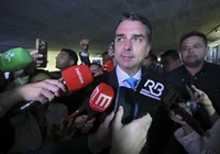 Ataque a Flávio Bolsonaro faz PL ameaçar romper aliança