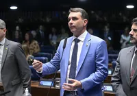 "Balas ou facas": Flávio vê paralelo em ataque contra Trump nos EUA