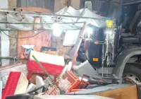 Caminhão perde controle, atinge patrimônios no Pelourinho e deixa um ferido imagem